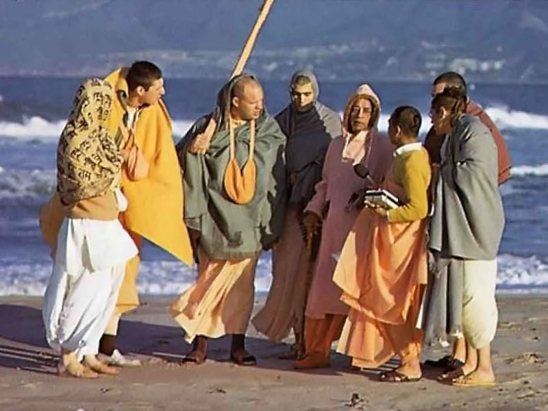 Śrīla Prabhupāda with devotees during a conversation