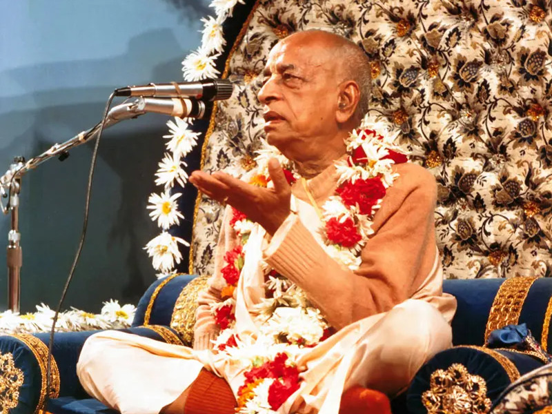 Śrīla Prabhupāda giving a lecture